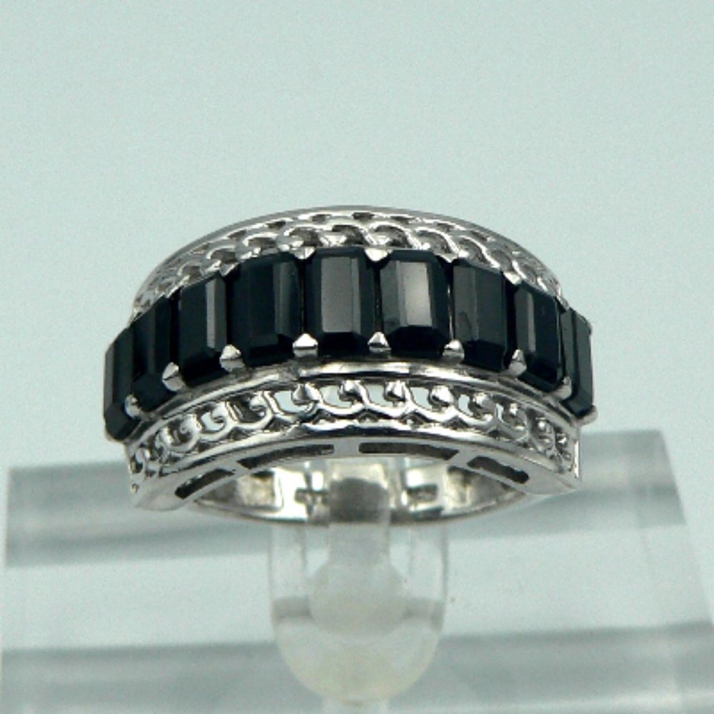 Sz 7 Genuine Thai Black Spinel (Oct) Straight Line Ring NWOT